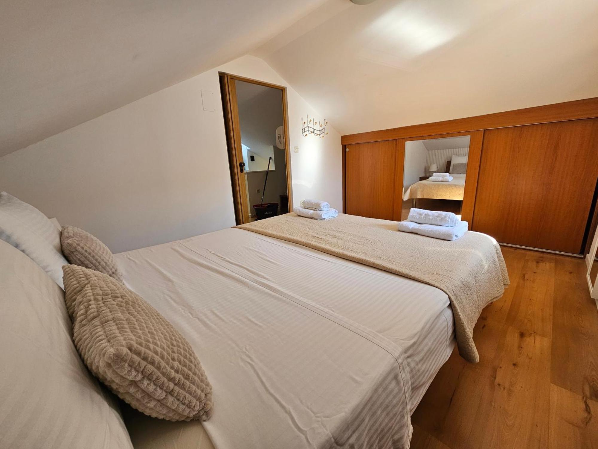 Lovely Attic Apartman-Melani 扎达尔 外观 照片